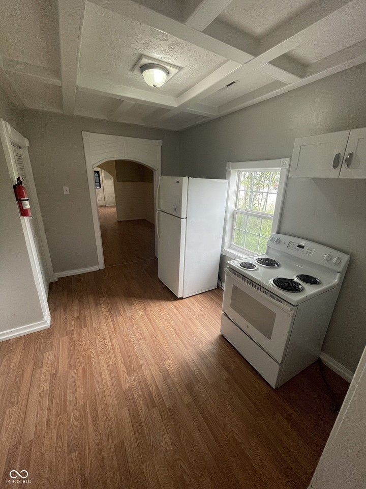 2631 Southeastern Ave - Photo 7 of 22
