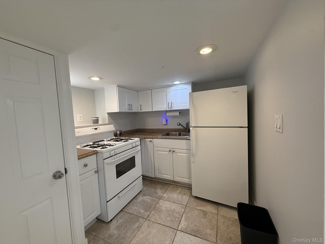 649 W Chester St - Photo 7 of 16