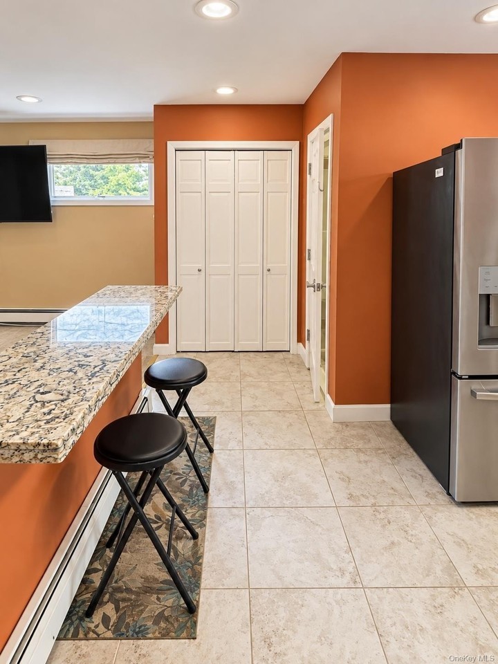 522 Southside Ave - Photo 4 of 9