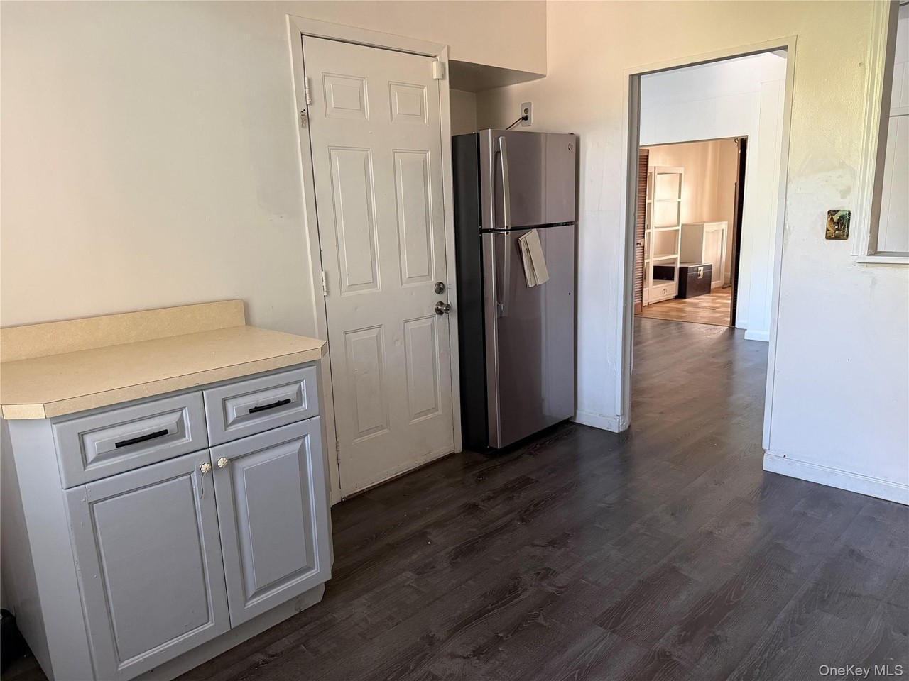 4529 Carpenter Ave - Photo 4 of 17