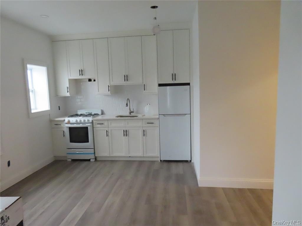 93 Deer Park Ave #10 - Photo 3 of 6