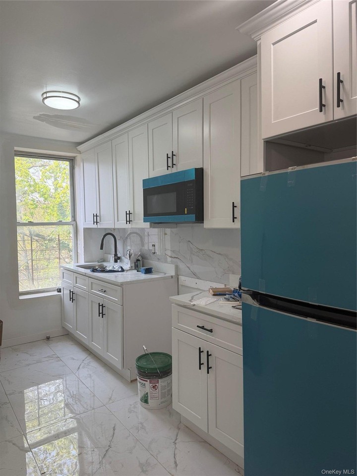 70 Howard Ave - Photo 3 of 5