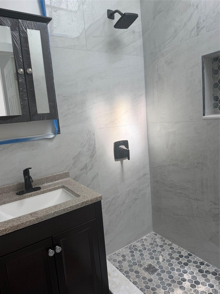 70 Howard Ave - Photo 4 of 5