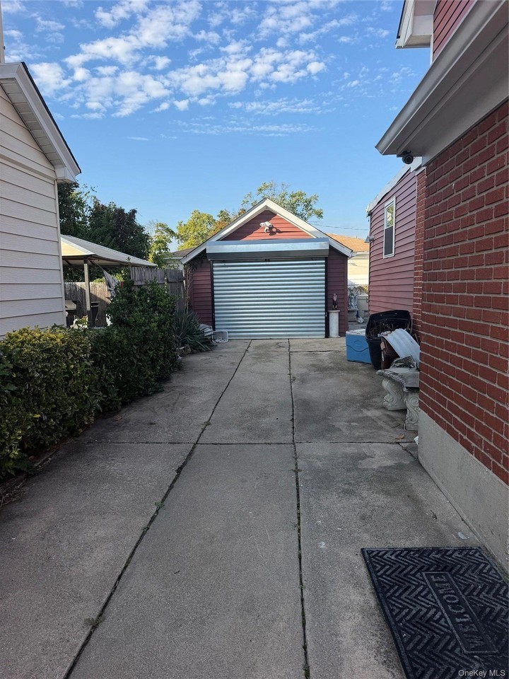 24301 130th Ave - Photo 2 of 13