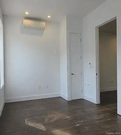 546 Howard Ave #2 - Photo 4 of 8