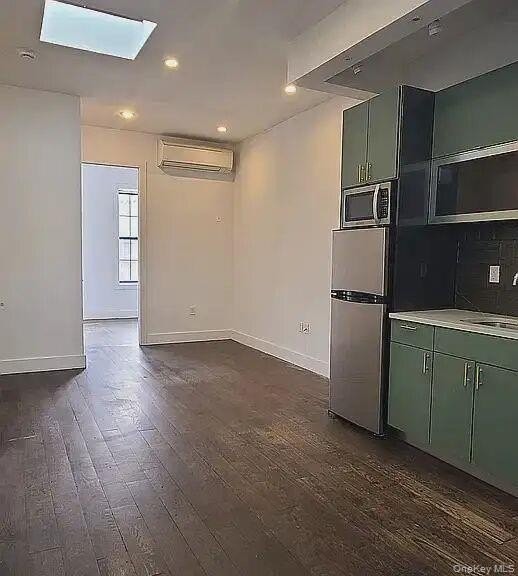 546 Howard Ave #2 - Photo 7 of 8