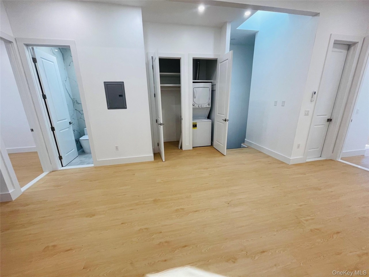 6015 Maspeth Ave - Photo 2 of 11