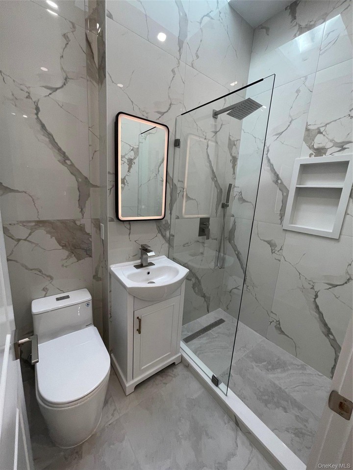 6015 Maspeth Ave - Photo 7 of 11