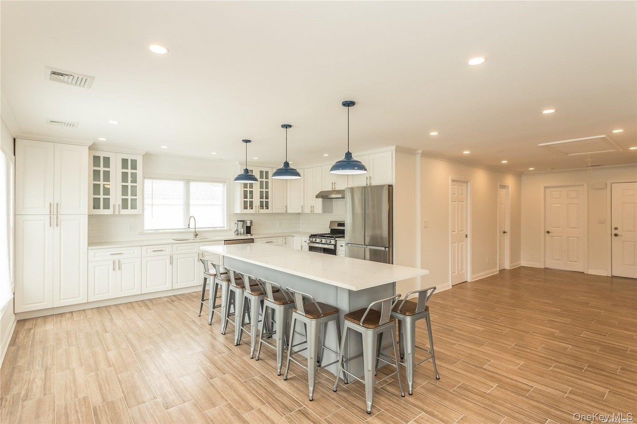 70 Sheridan Ave - Photo 2 of 17