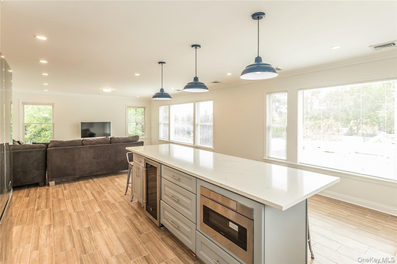 70 Sheridan Ave - Photo 3 of 17