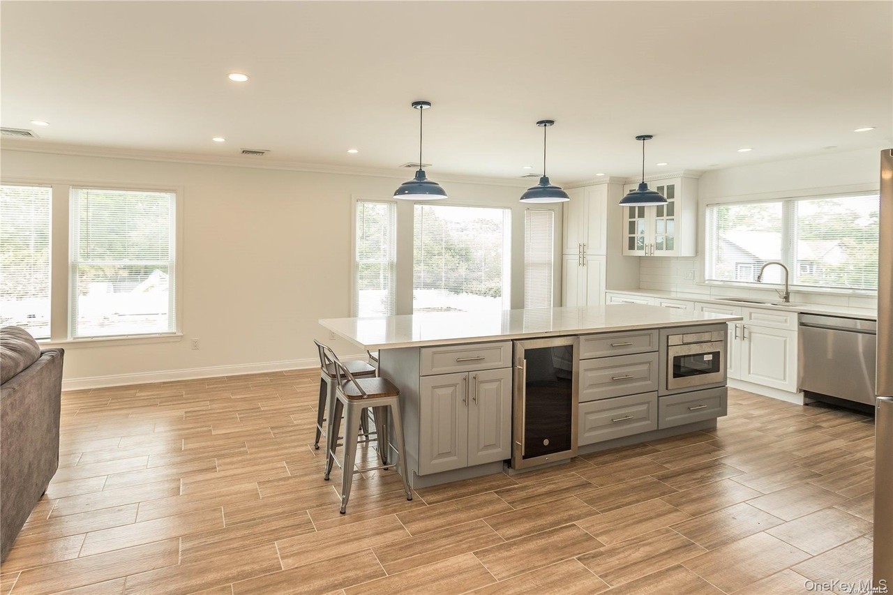 70 Sheridan Ave - Photo 5 of 17