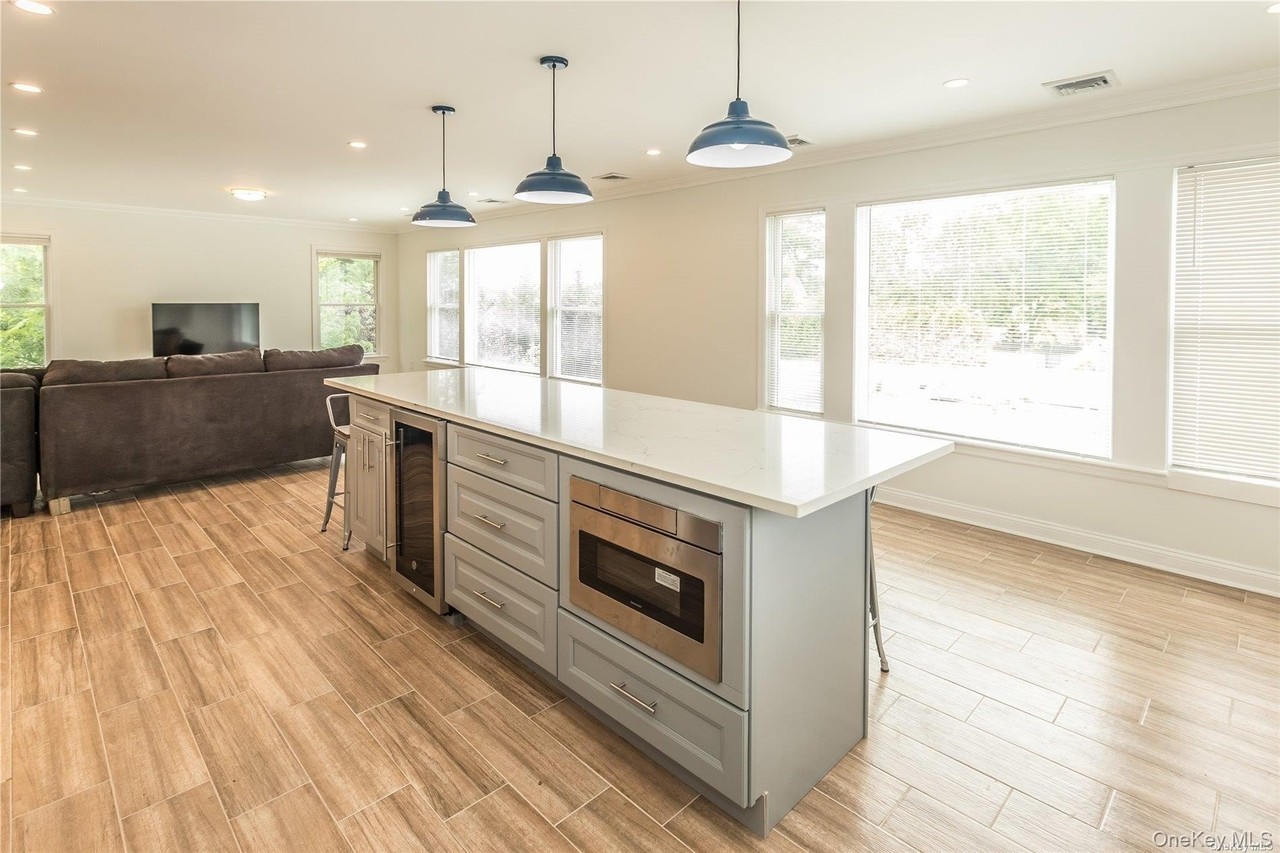 70 Sheridan Ave - Photo 6 of 17