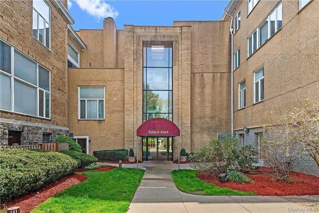 520 Ashford Ave #39