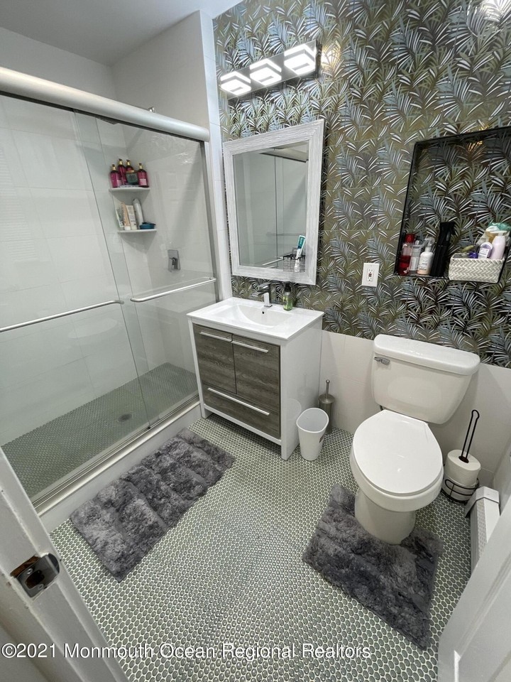 455 Redmond Ave - Photo 7 of 11