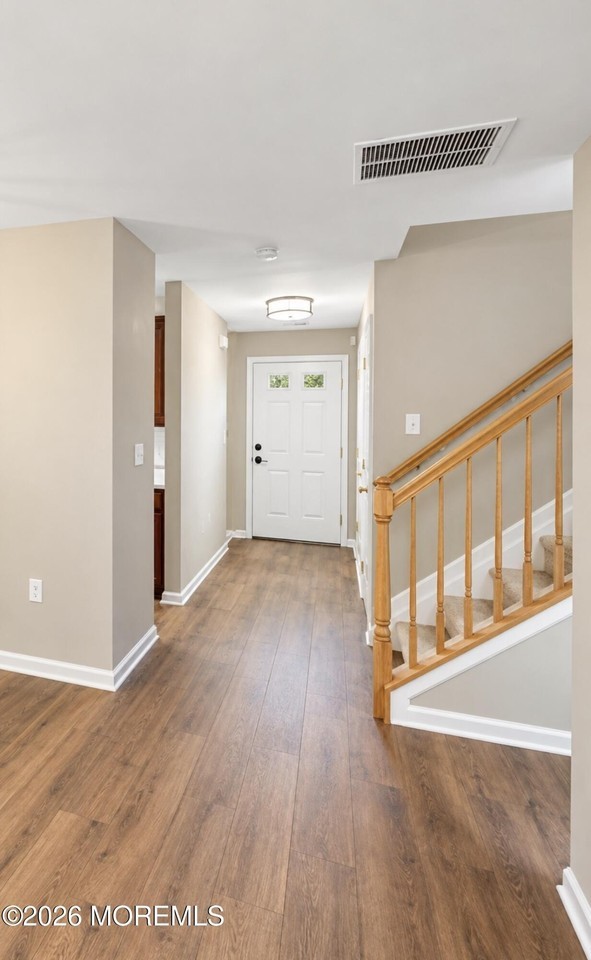 50 Hawthorne Dr - Photo 3 of 23
