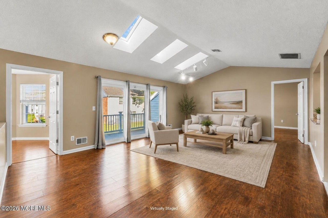 290 Lily Ln - Photo 6 of 36