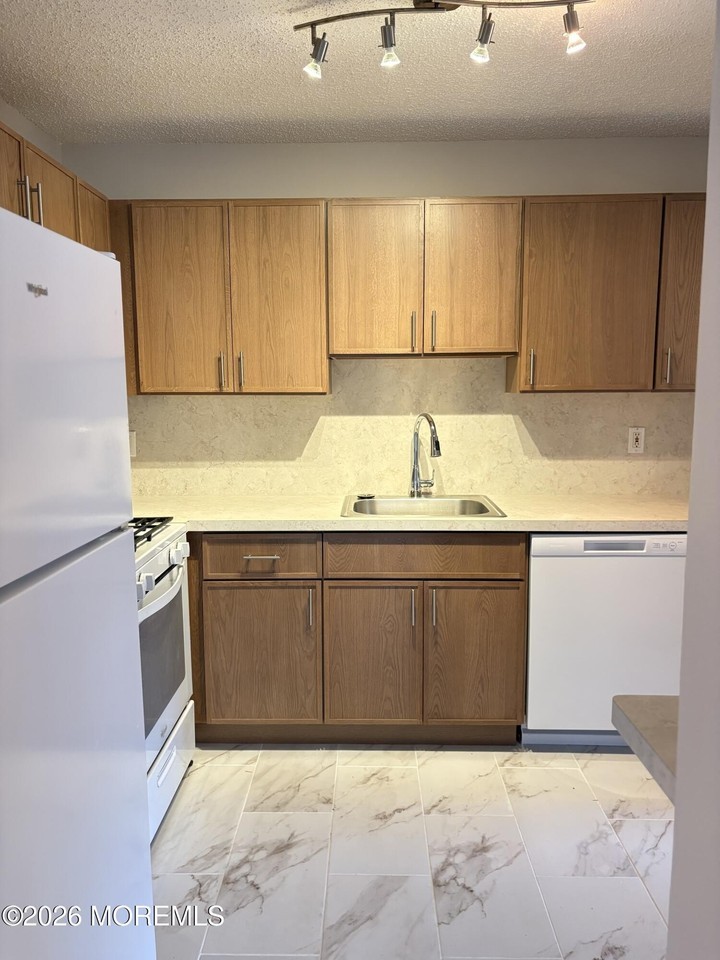 1101 Poppy Pl - Photo 2 of 20