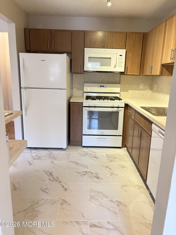 1101 Poppy Pl - Photo 3 of 20