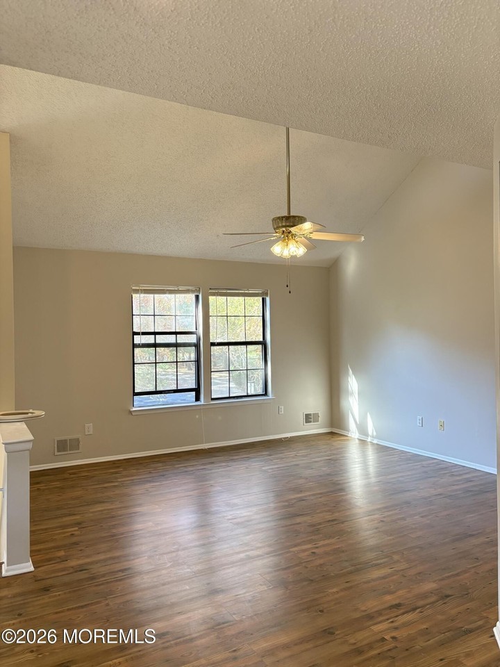 1101 Poppy Pl - Photo 5 of 20