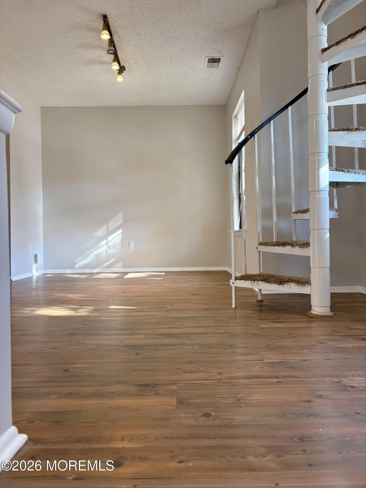 1101 Poppy Pl - Photo 6 of 20