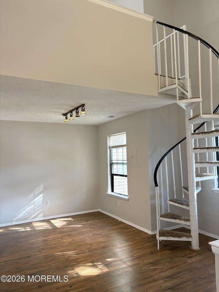 1101 Poppy Pl - Photo 7 of 20