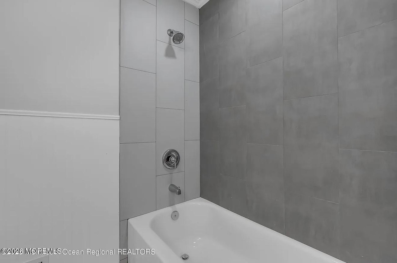 821 Bay Ave - Photo 5 of 40