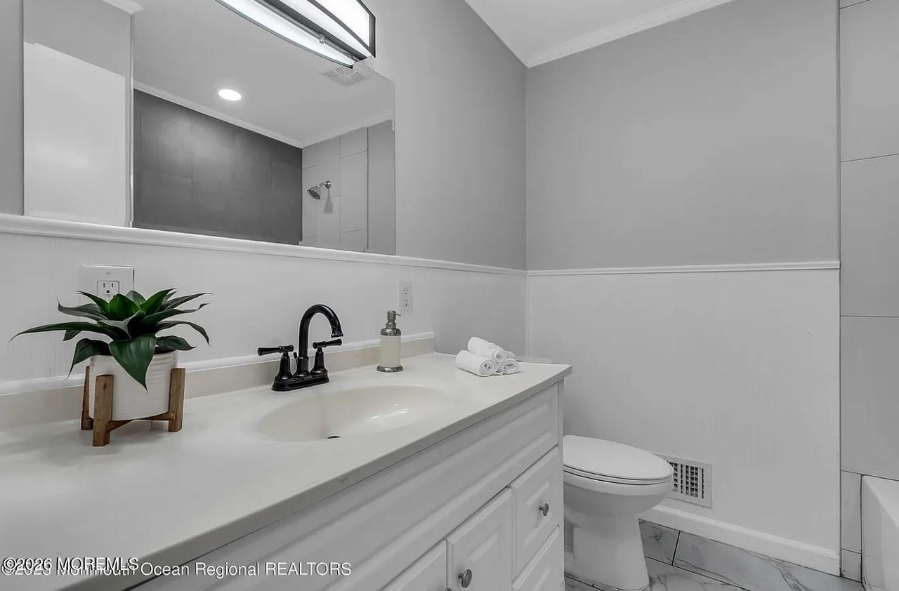 821 Bay Ave - Photo 6 of 40