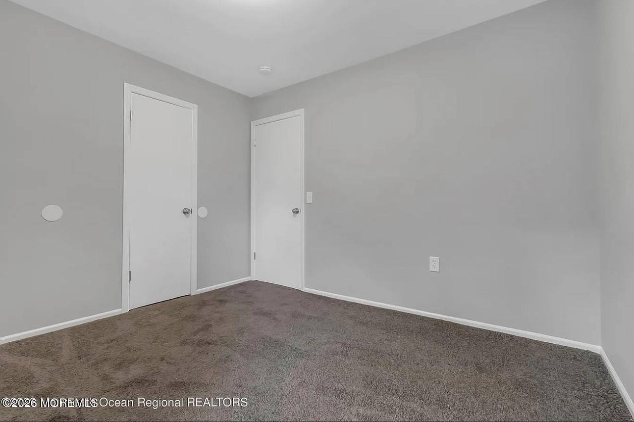 821 Bay Ave - Photo 7 of 40