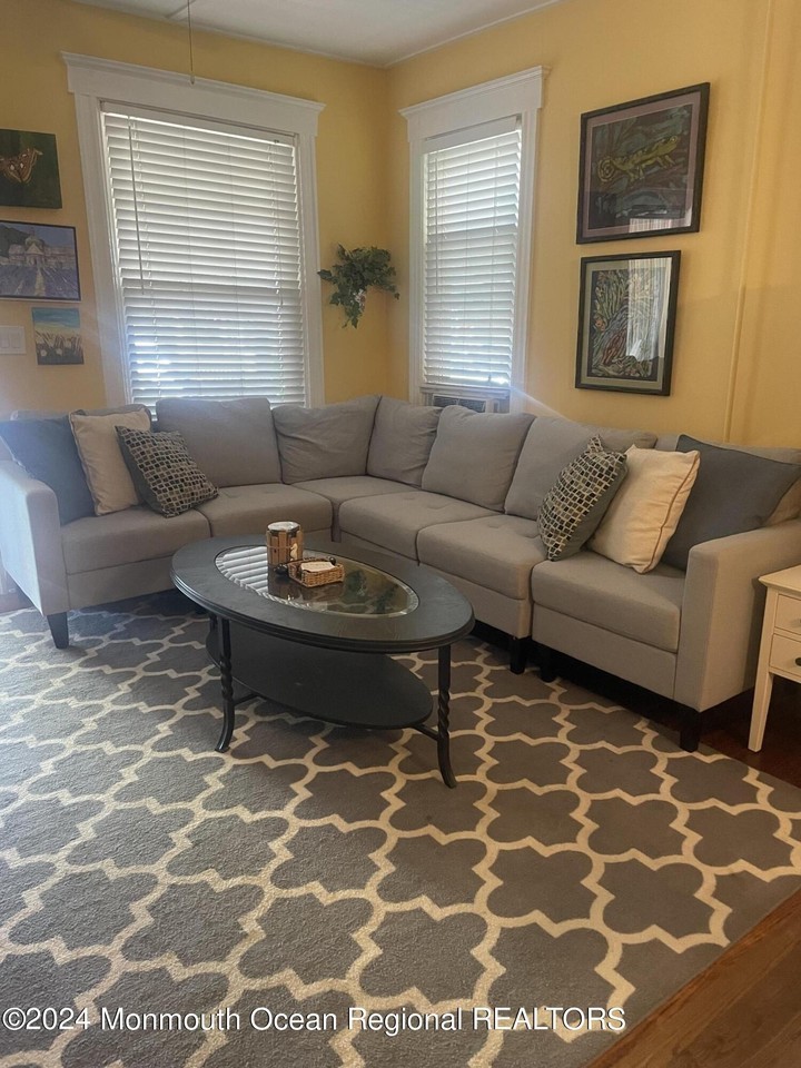 56 Heck Ave - Photo 4 of 16