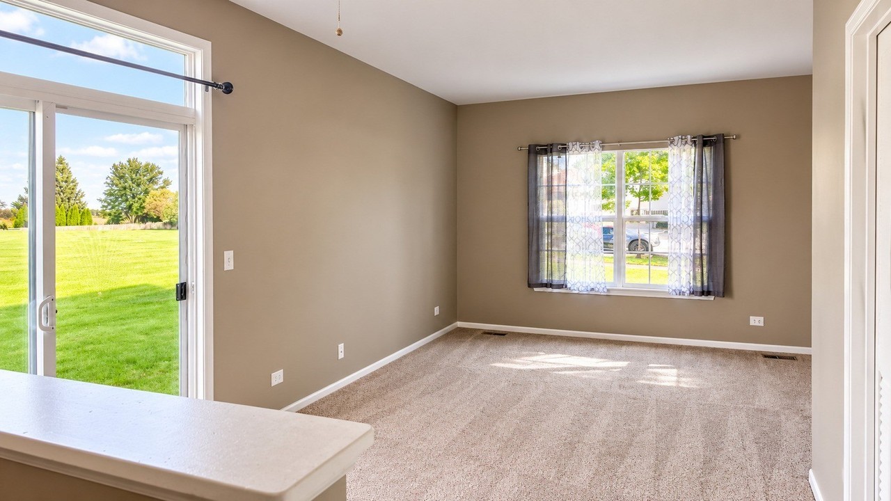 2182 Rebecca Cir - Photo 5 of 22