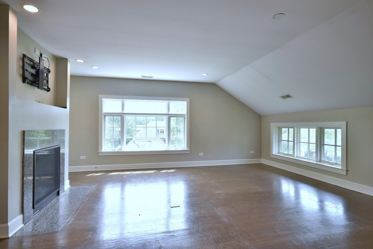 296 N Maple Ave #3 - Photo 2 of 22
