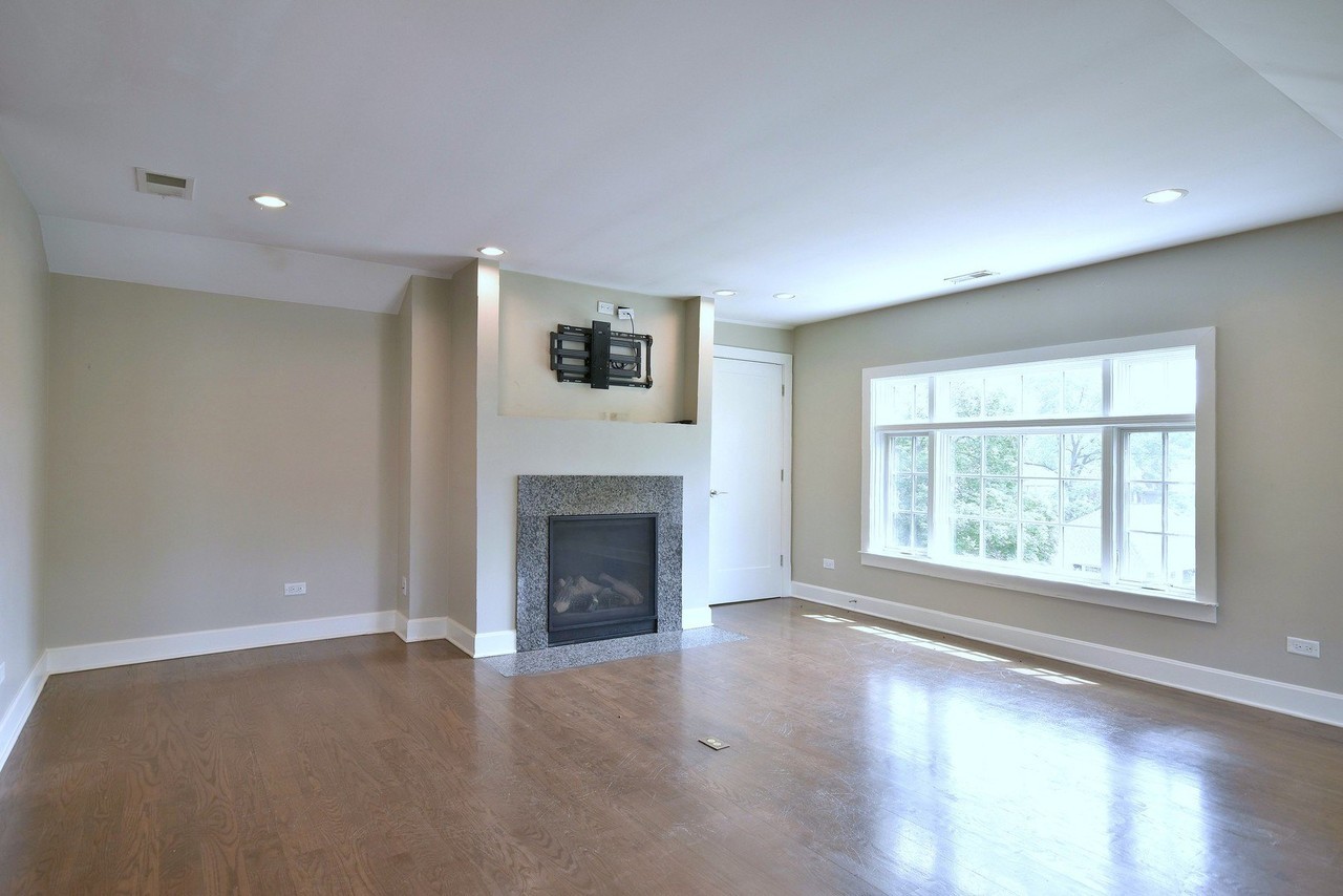 296 N Maple Ave #3 - Photo 3 of 22