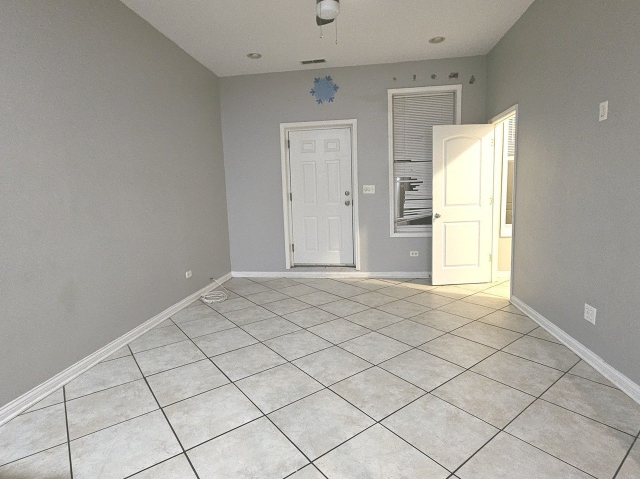 2243 S Sawyer Ave #3 - Photo 3 of 8