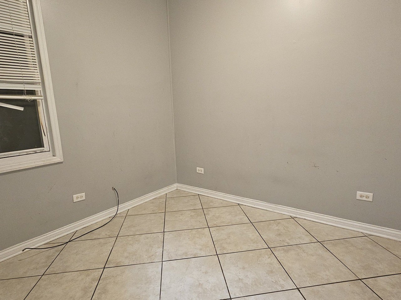2243 S Sawyer Ave #3 - Photo 4 of 8