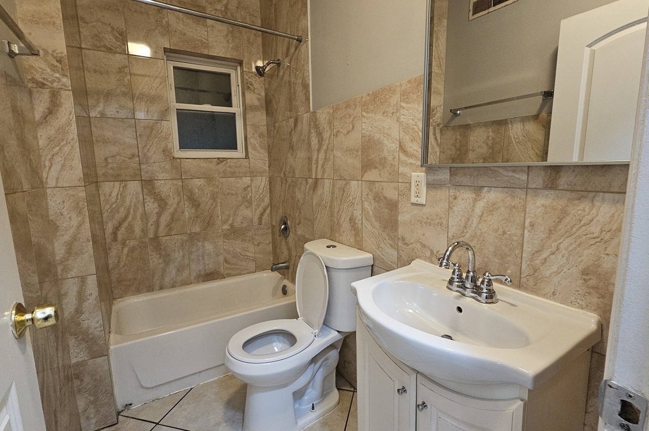 2243 S Sawyer Ave #3 - Photo 5 of 8