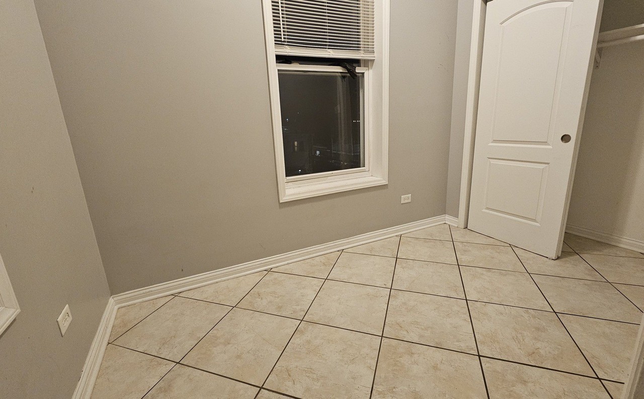2243 S Sawyer Ave #3 - Photo 7 of 8