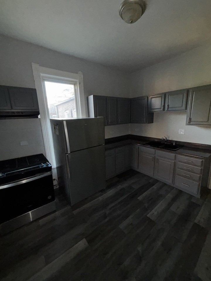 1302 E 72nd St #2 - Photo 3 of 18