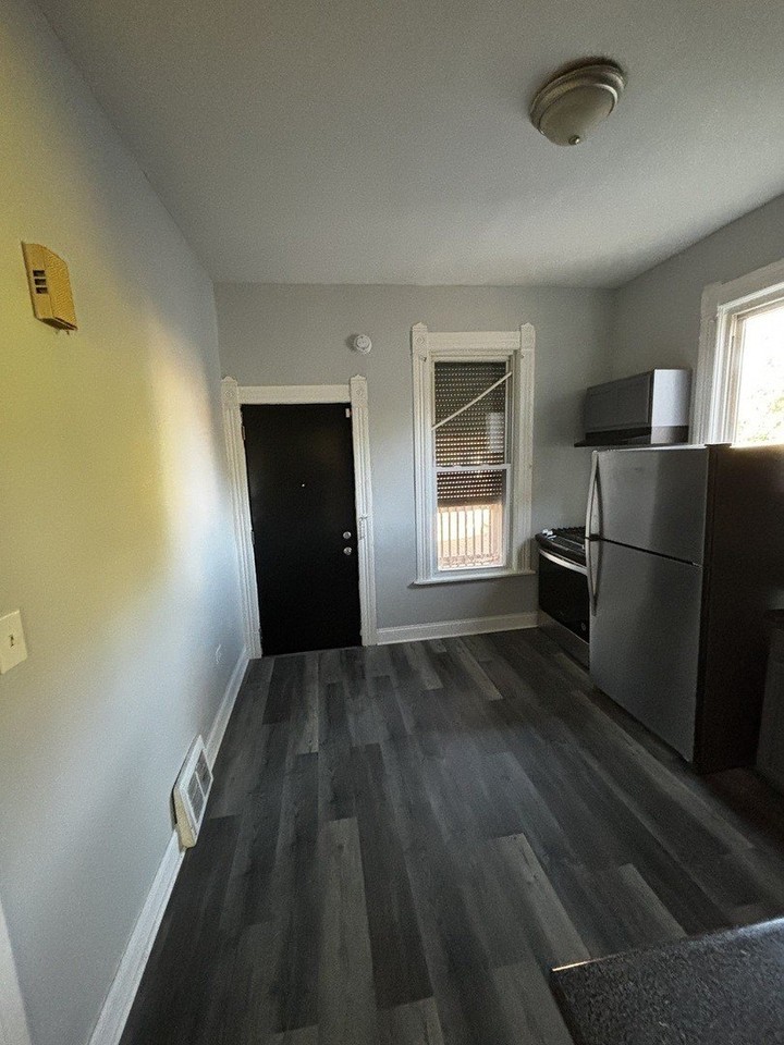 1302 E 72nd St #2 - Photo 4 of 18