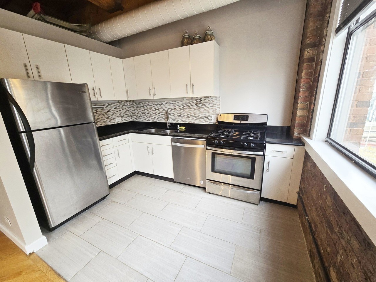 913 W Van Buren St #5E - Photo 5 of 22