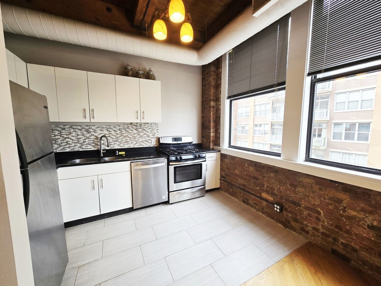 913 W Van Buren St #5E - Photo 6 of 22