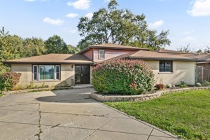 featured image of 15585 Calumet Dr
