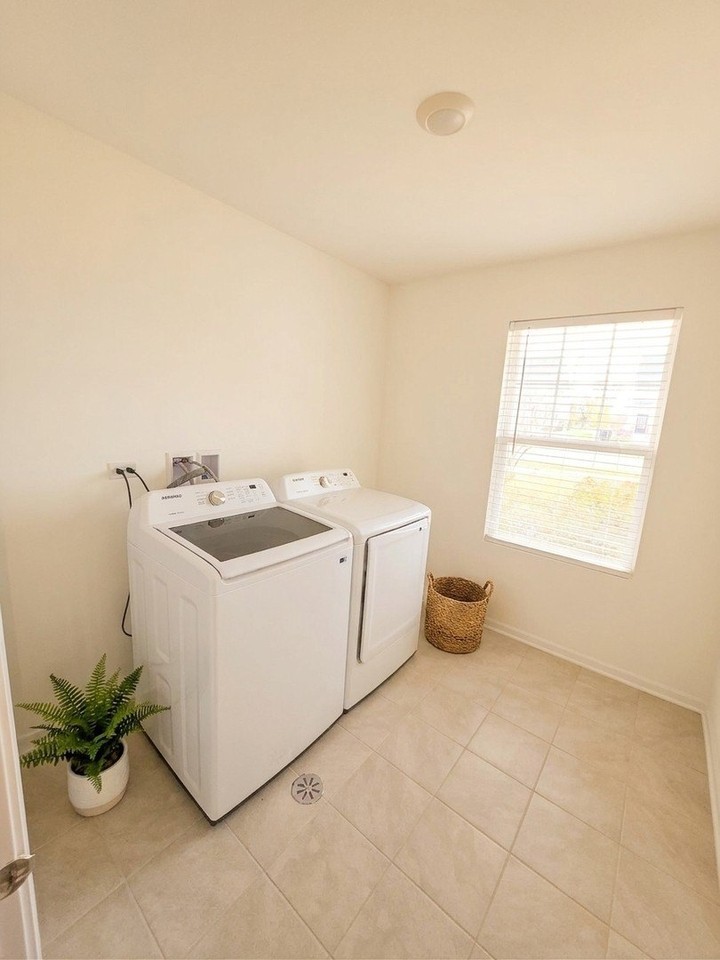 4271 Chelsea Manor Cir #4271 - Photo 2 of 5