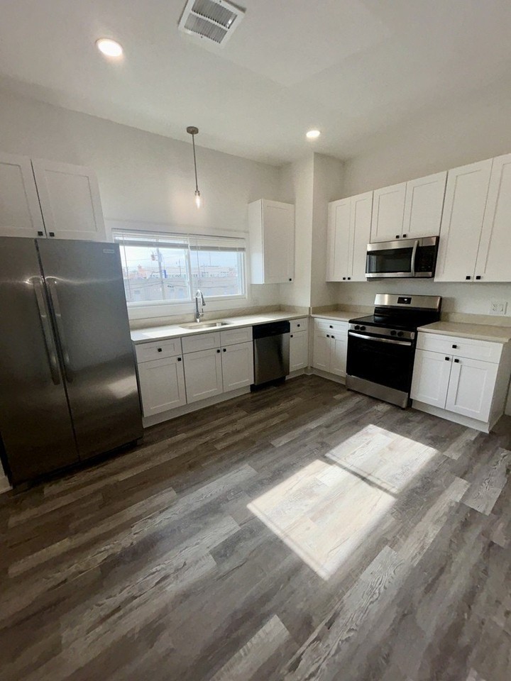 9130 S Houston Ave #2R - Photo 3 of 9