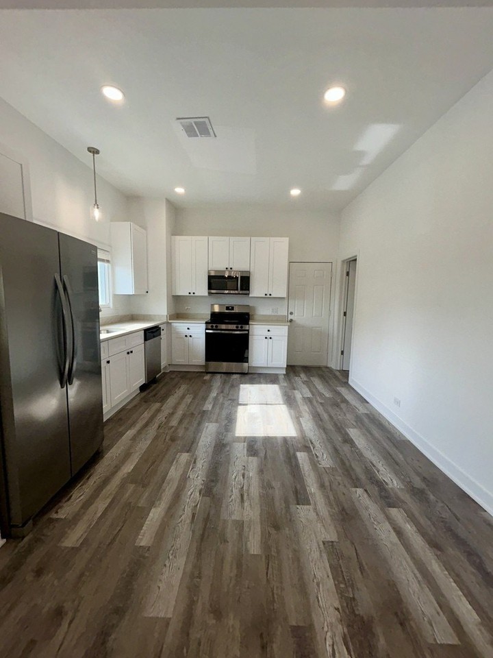 9130 S Houston Ave #2R - Photo 4 of 9
