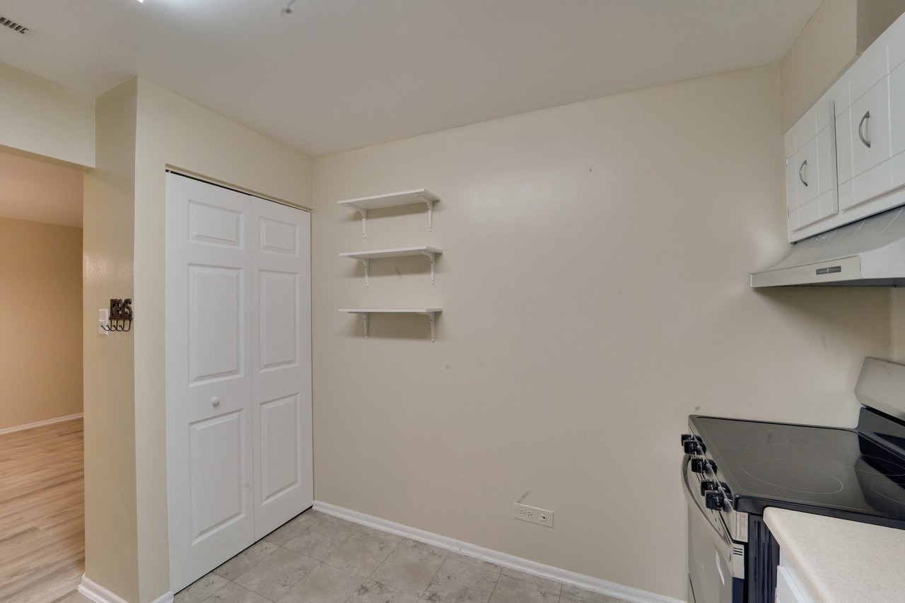 700 Perrie Dr #115 - Photo 5 of 10