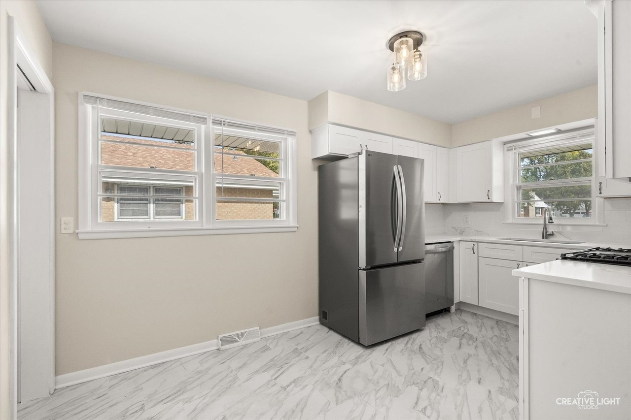319 S Buell Ave - Photo 5 of 16