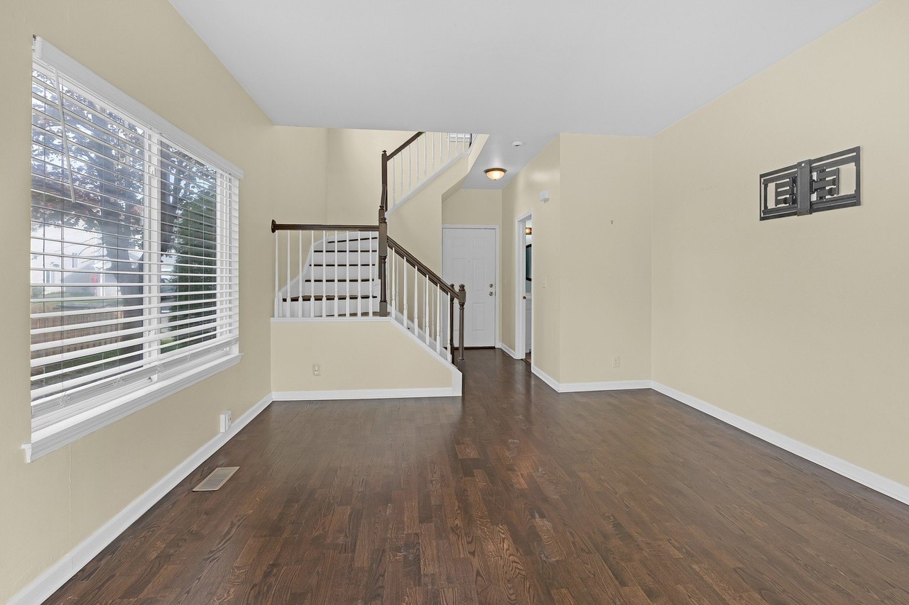 14030 Danbury Dr - Photo 4 of 20