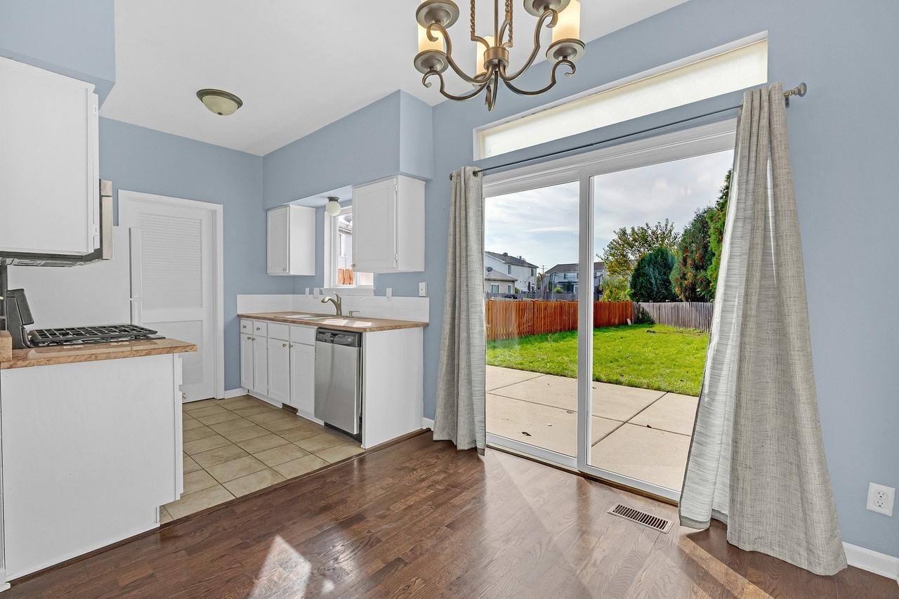 14030 Danbury Dr - Photo 7 of 20