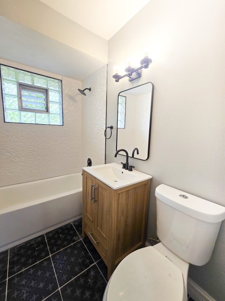 7719 S Roberts Rd #2W - Photo 5 of 7