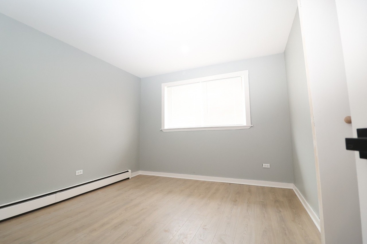 7719 S Roberts Rd #2W - Photo 6 of 7